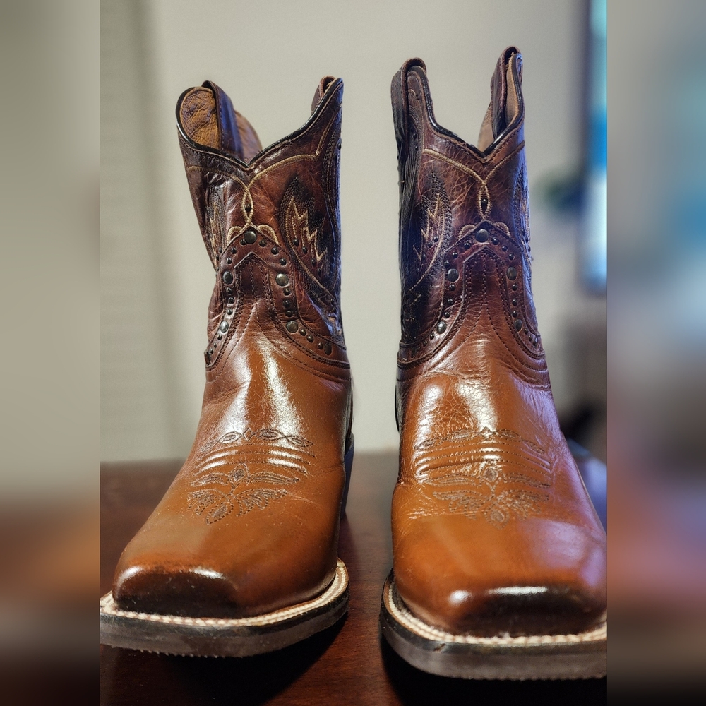 Elegant Brown Leather Heeled Boots
